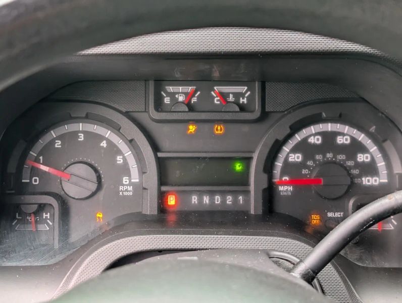 Used 2013 Ford E-250 - photo 4