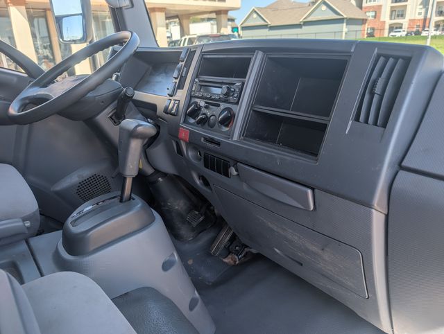 2019 Isuzu NPR photo 9