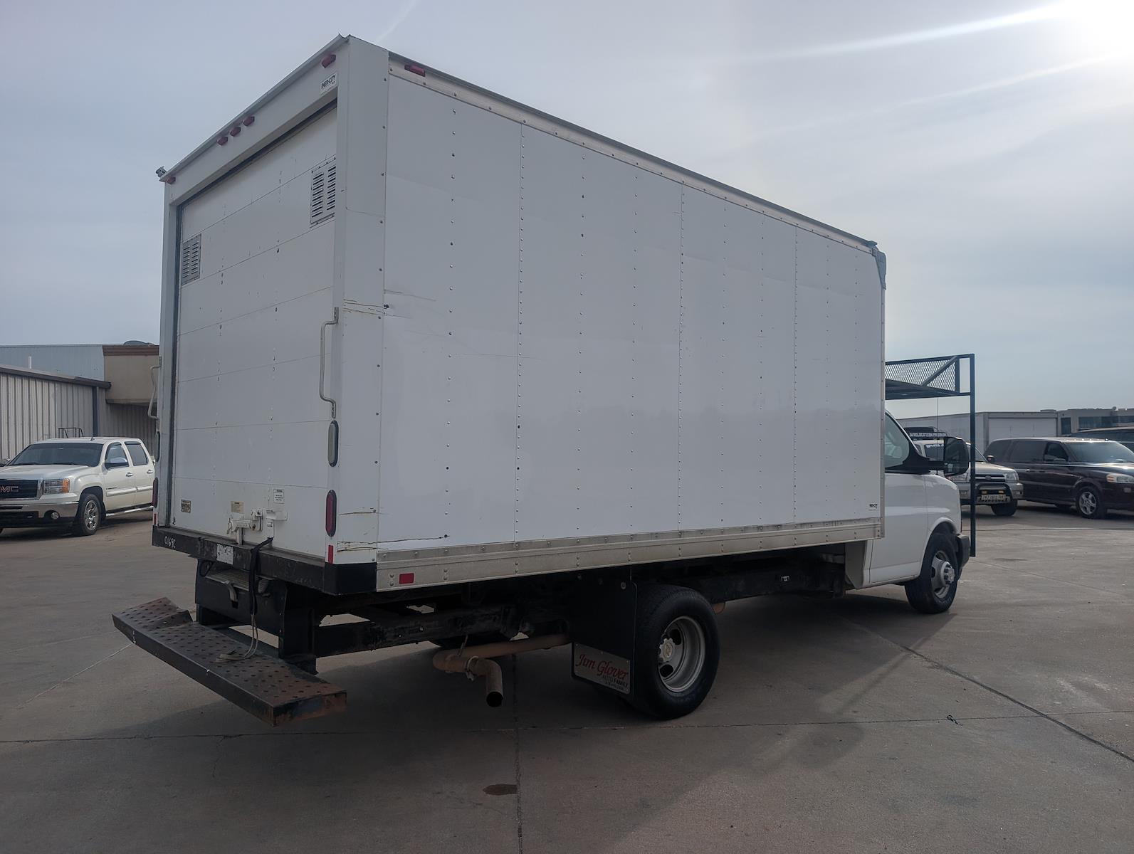 2017 Chevrolet Express 3500 Cutaway photo 4