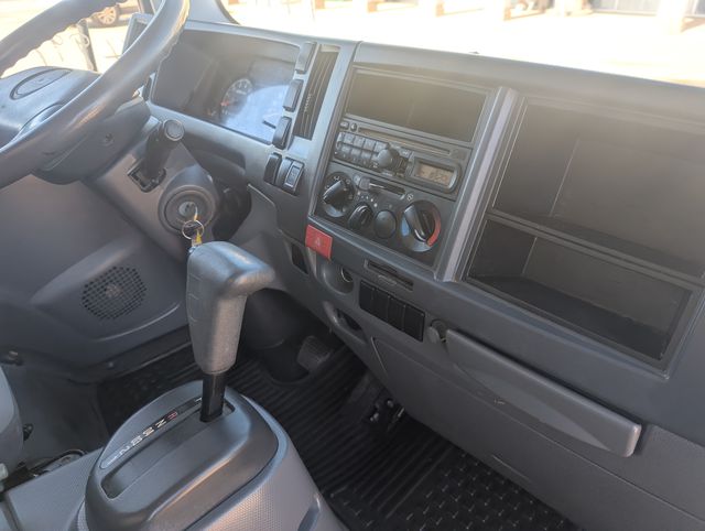 2008 Isuzu NPR photo 10