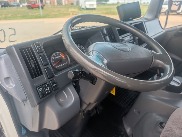 2015 Isuzu NPR photo 9