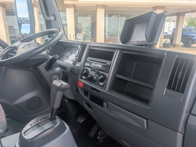 2015 Isuzu NPR photo 12