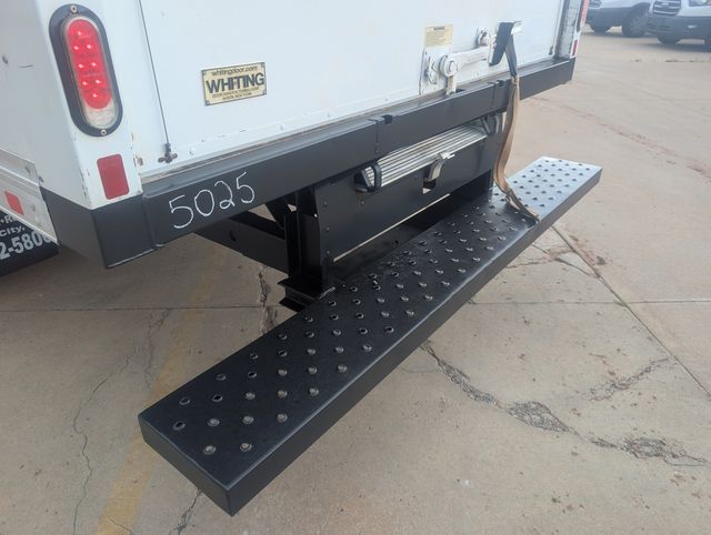 2018 Chevrolet Express 3500 Van Cutaway photo 8