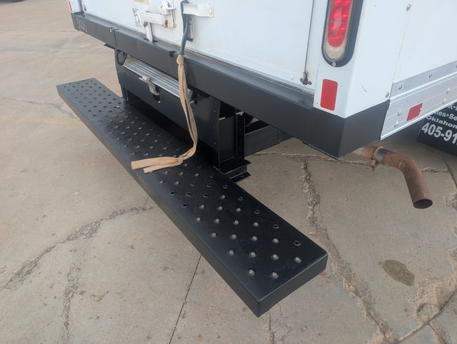 2018 Chevrolet Express 3500 Van Cutaway photo 9