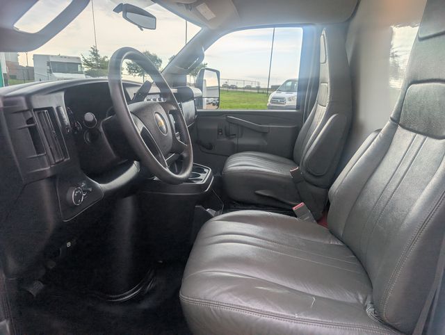 2018 Chevrolet Express 3500 Van Cutaway photo 13