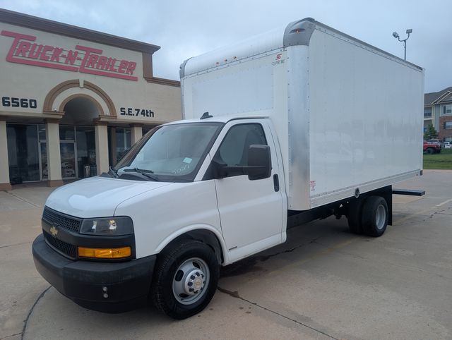 2019 Chevrolet Express 3500 Van Cutaway photo 3