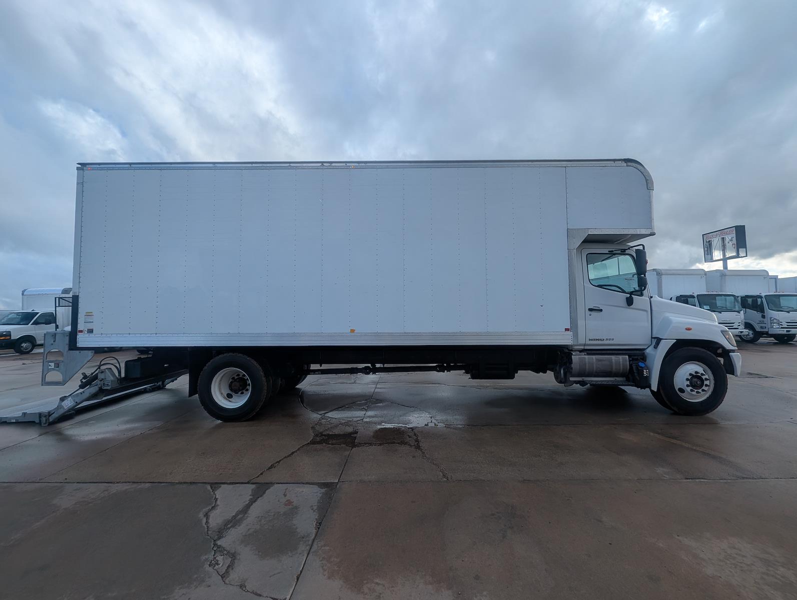 2018 Hino Conventional Type Truck photo 3