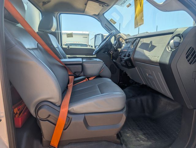 2013 Ford F-750 photo 9