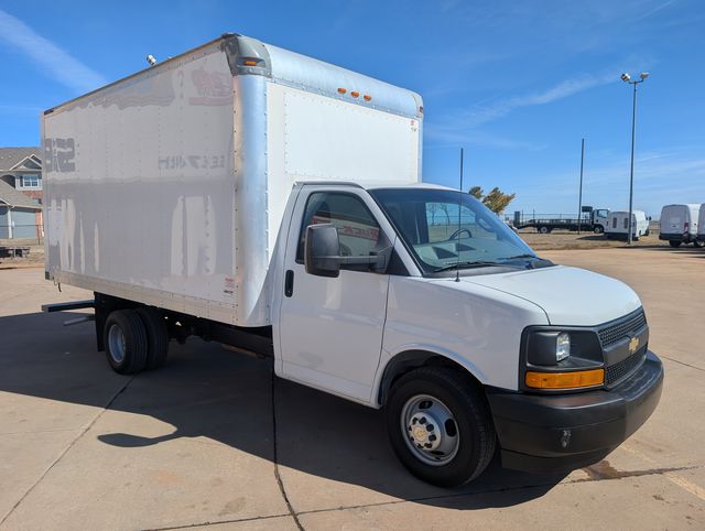 2019 Chevrolet Express 3500 Van Cutaway photo 3