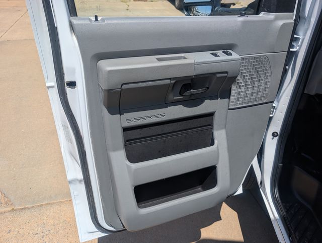2022 Ford E-350 photo 11