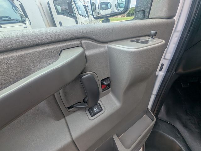 2022 Chevrolet Express 3500 photo 10