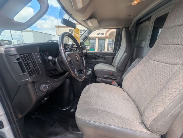 2022 Chevrolet Express 3500 photo 11
