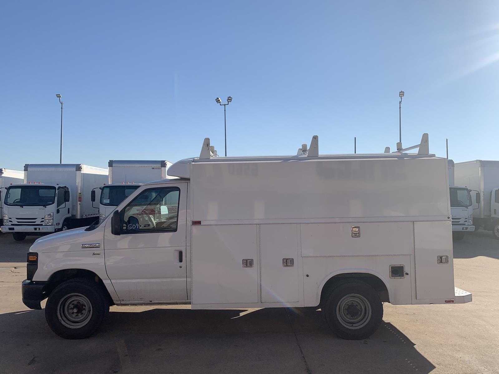 2010 Ford E-350 Base photo 3