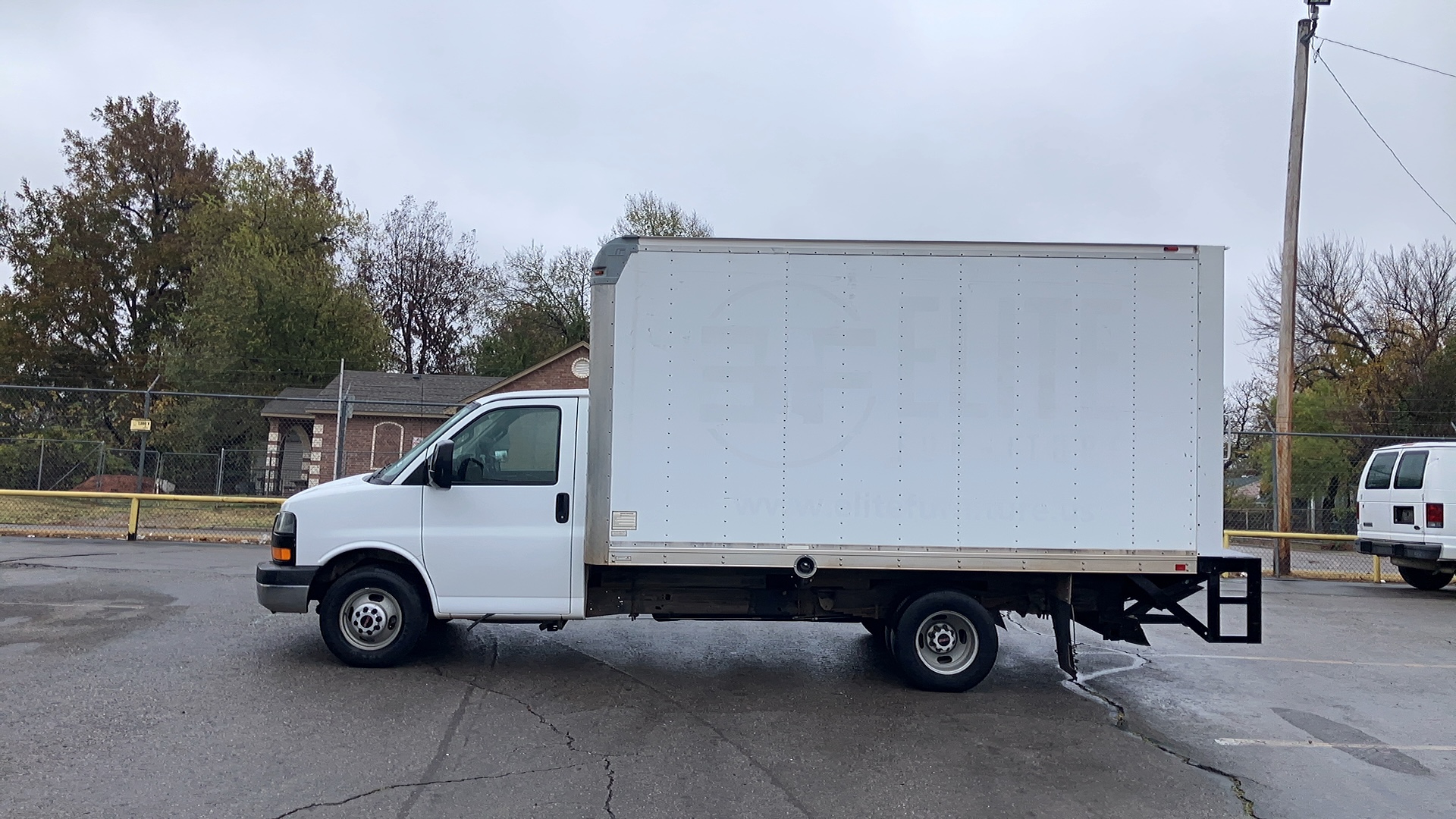 2016 Gmc Savana 3500 LT photo 2