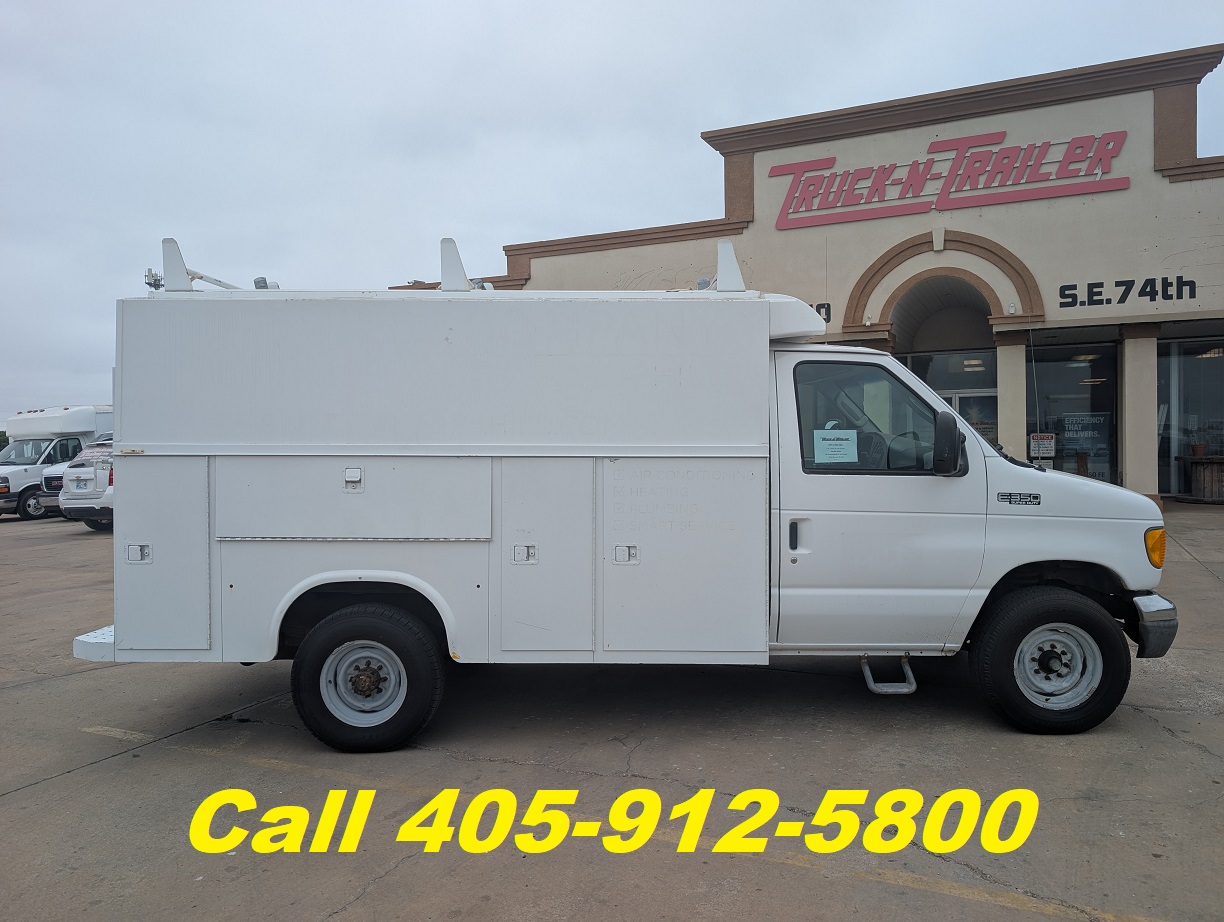 Used 2004 Ford E-350 - photo 2