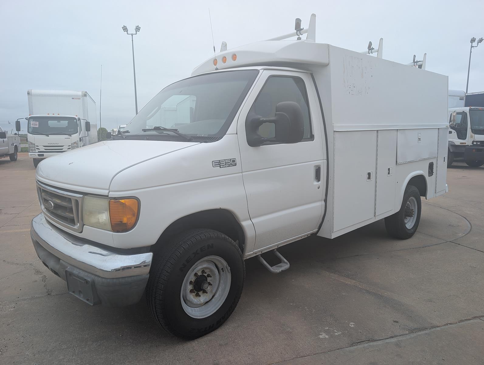 Used 2004 Ford E-350 - photo 7