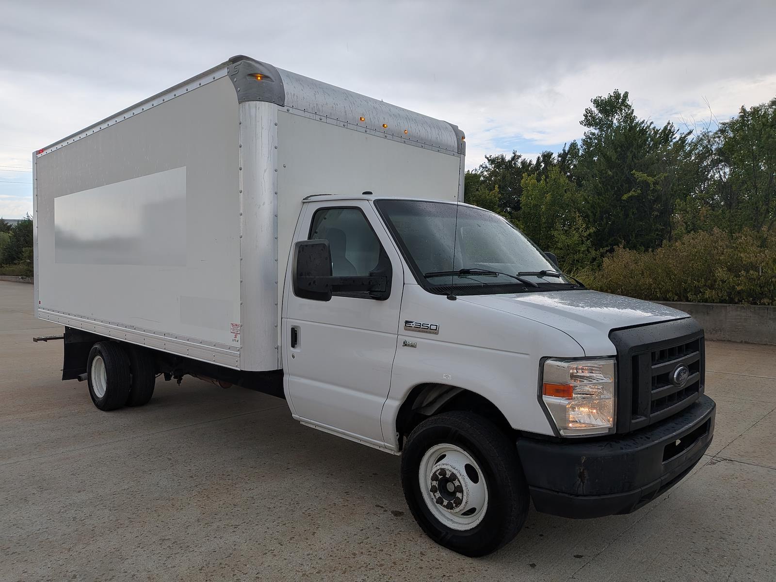 Used 2012 Ford E-350 - photo 2