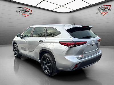 Used 2023 Toyota Highlander LE for sale #11537 - photo 2