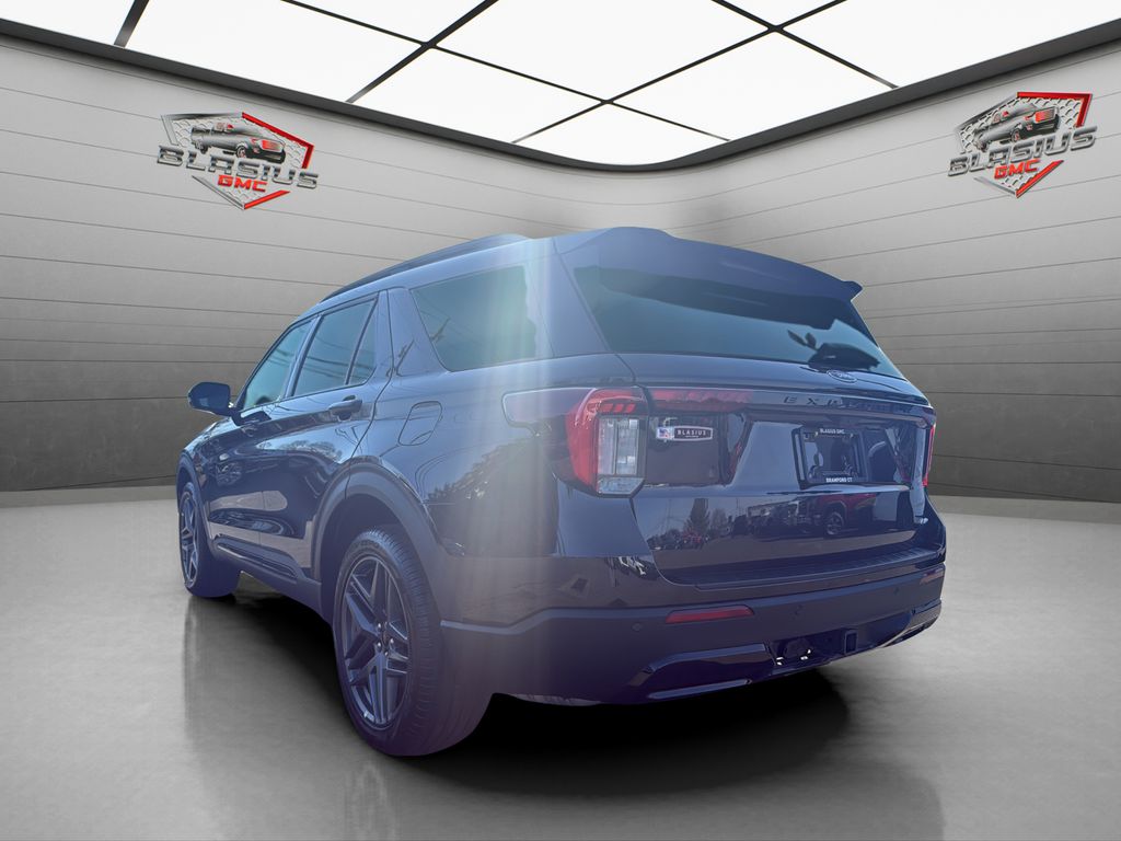 Used 2025 Ford Explorer - photo 2