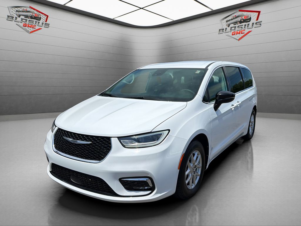 Used 2024 Chrysler Pacifica - photo 1