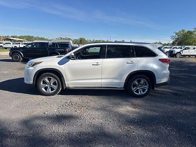 Used 2017 Toyota Highlander - photo 1