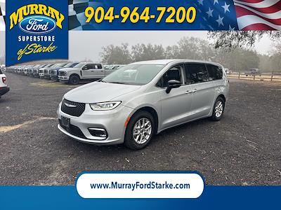 Used 2024 Chrysler Pacifica - photo 1