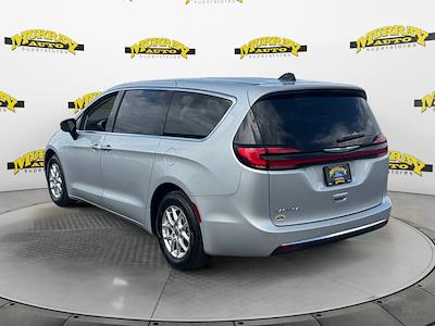 Used 2024 Chrysler Pacifica - photo 1