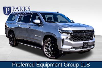 Used 2023 Chevrolet Suburban - photo 1