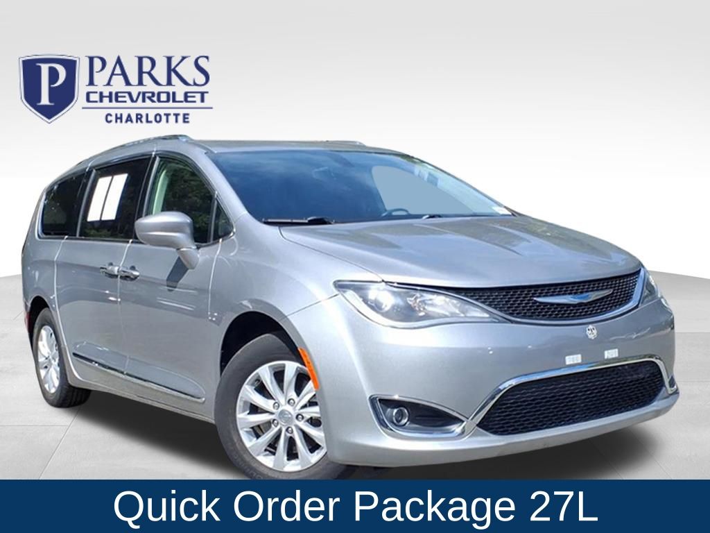 Used 2018 Chrysler Pacifica - photo 1
