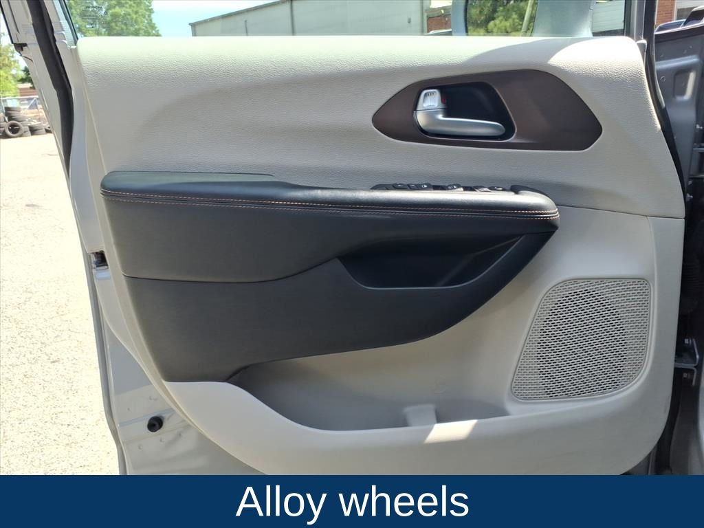 Used 2018 Chrysler Pacifica - photo 21