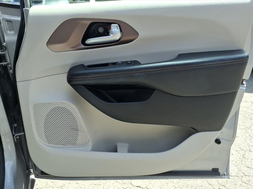 Used 2018 Chrysler Pacifica - photo 29