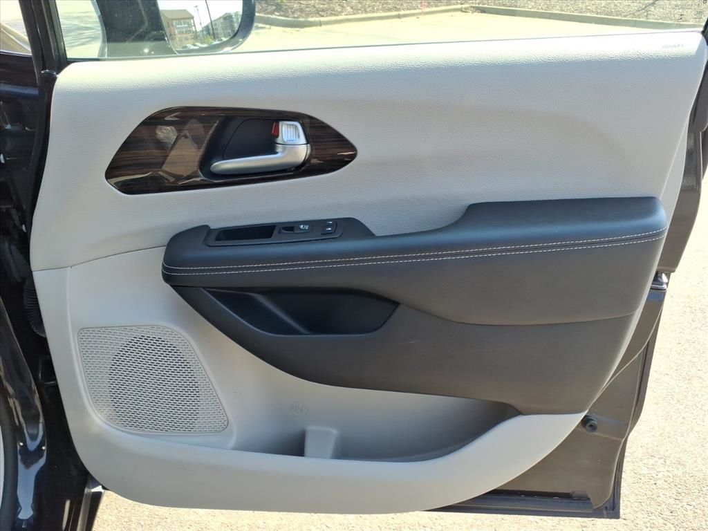 Used 2023 Chrysler Pacifica - photo 31