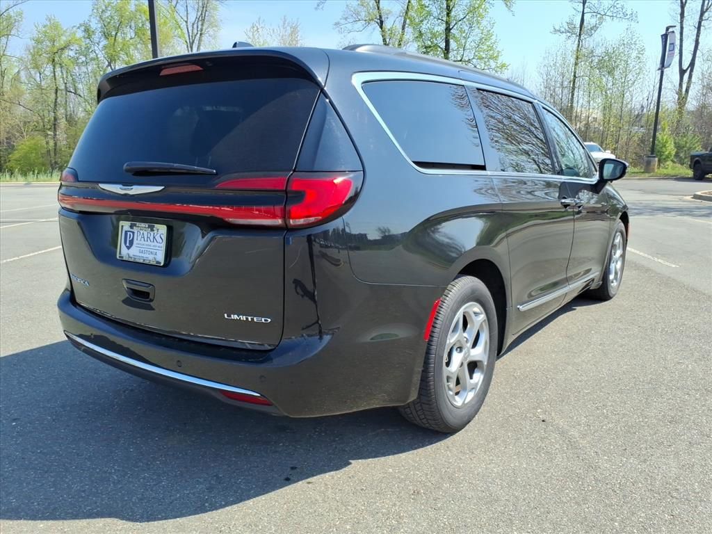 Used 2023 Chrysler Pacifica - photo 2