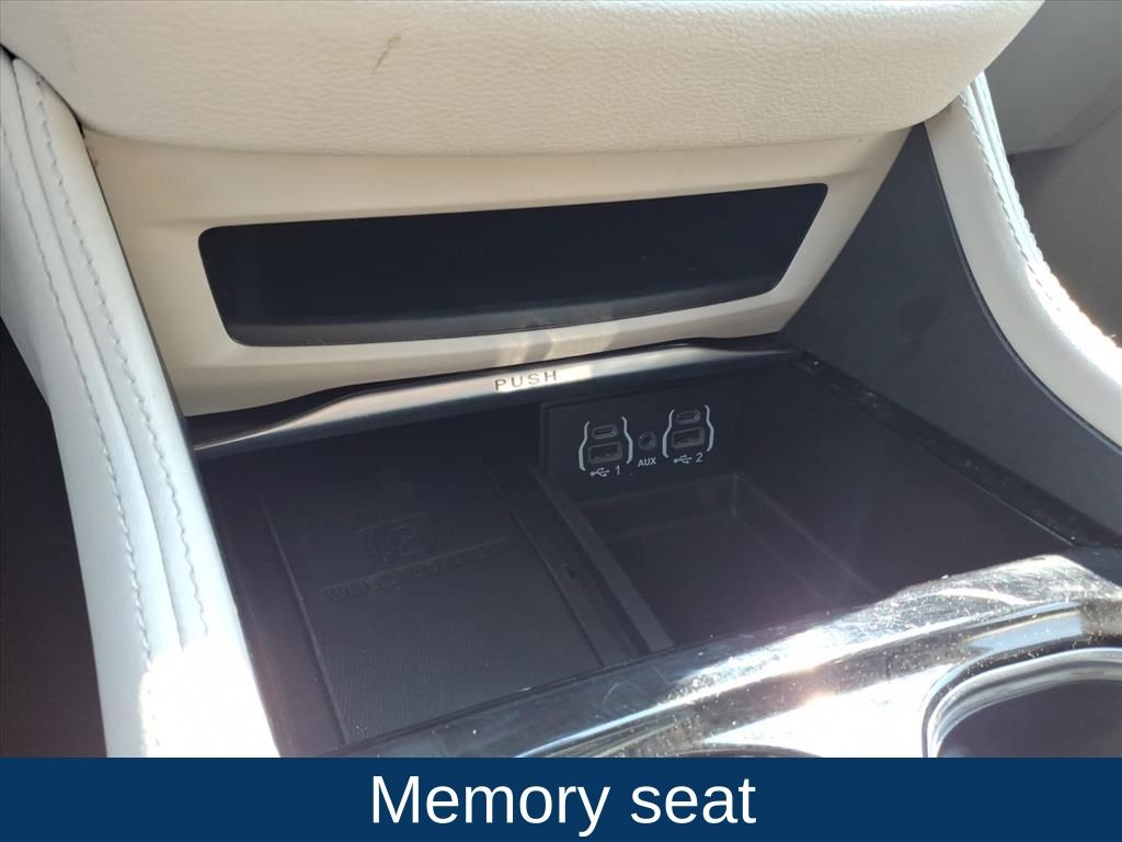 Used 2023 Chrysler Pacifica - photo 11