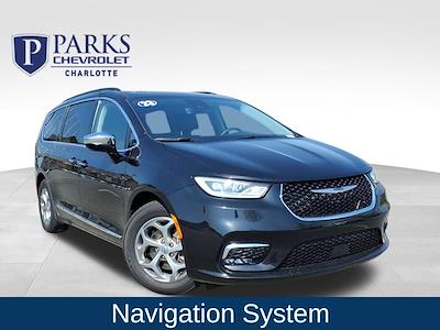 Used 2023 Chrysler Pacifica - photo 1