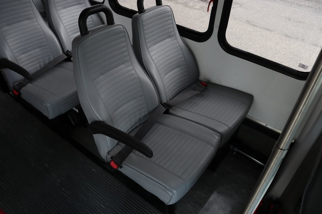 Used 2015 Ford E-450 - photo 26
