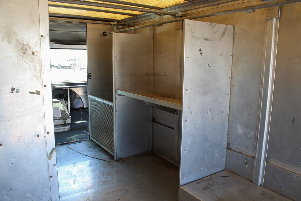 Used 2005 Ford E-450 - photo 13