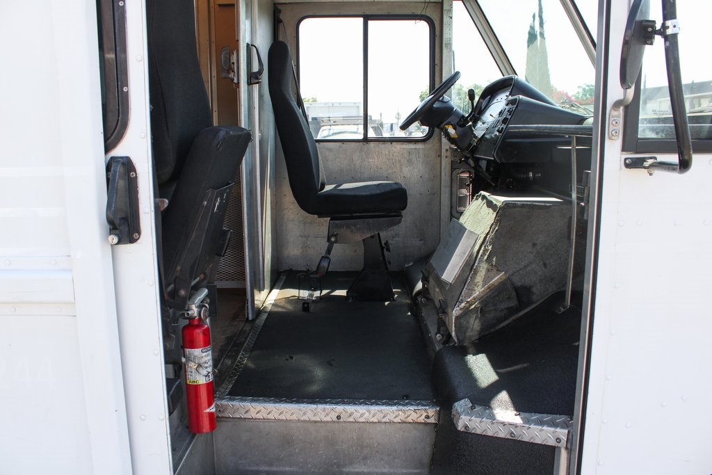 Used 2005 Ford E-450 - photo 19