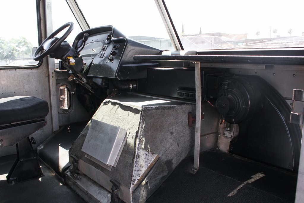 Used 2005 Ford E-450 - photo 20