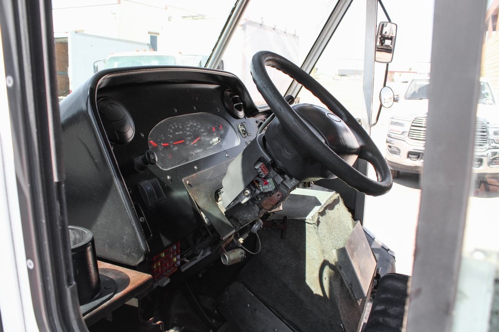 Used 2005 Ford E-450 - photo 28