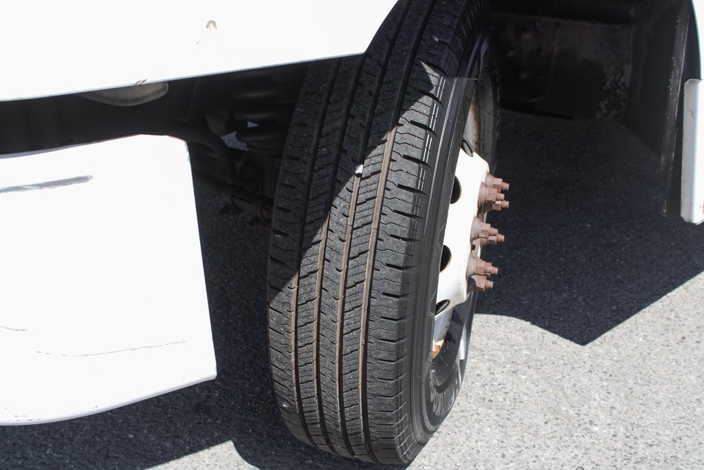 Used 2005 Ford E-450 - photo 33