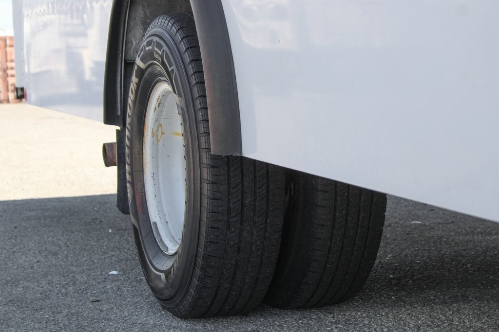 Used 2005 Ford E-450 - photo 34