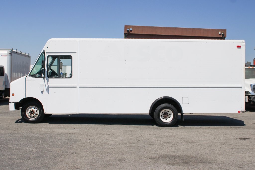 Used 2005 Ford E-450 - photo 8