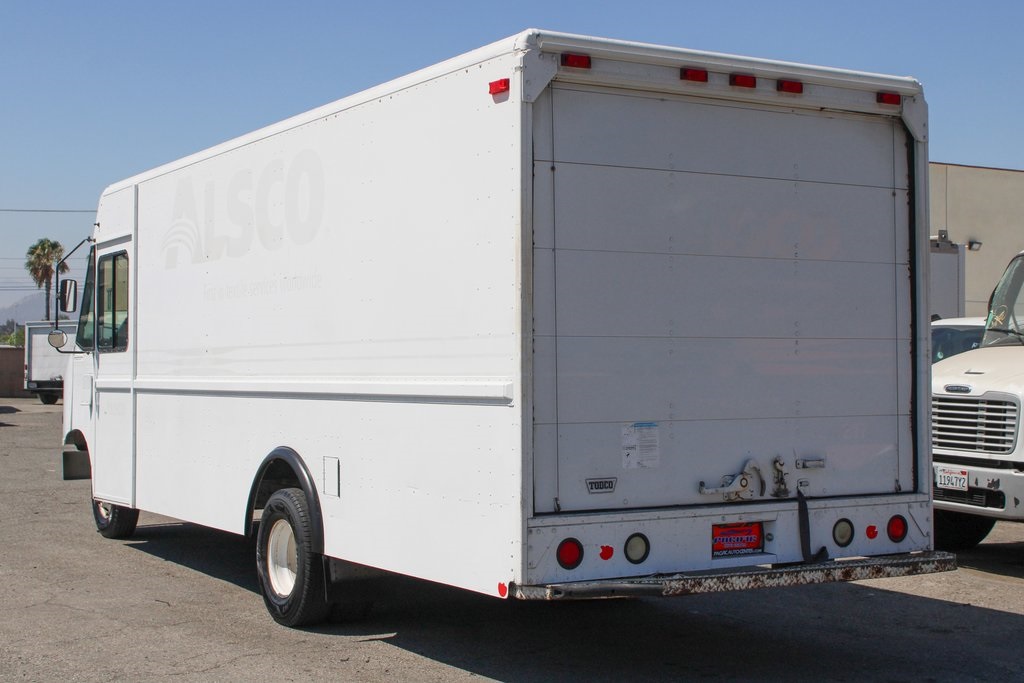 Used 2005 Ford E-450 - photo 9