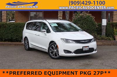 Used 2017 Chrysler Pacifica - photo 1