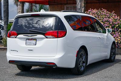 2019 Chrysler Pacifica FWD Minivan for sale #56420 - photo 2