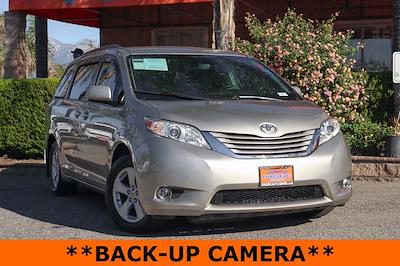 Used 2017 Toyota Sienna - photo 1