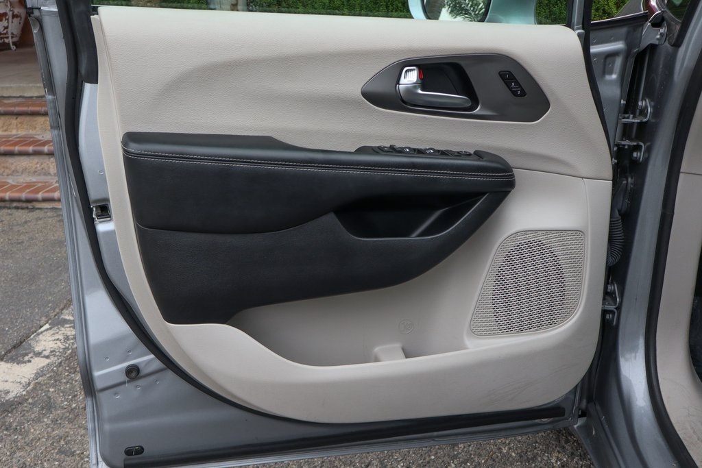 Used 2021 Chrysler Pacifica - photo 16