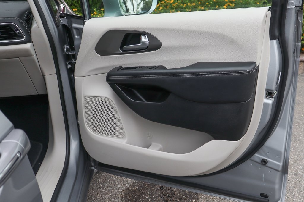 Used 2021 Chrysler Pacifica - photo 50