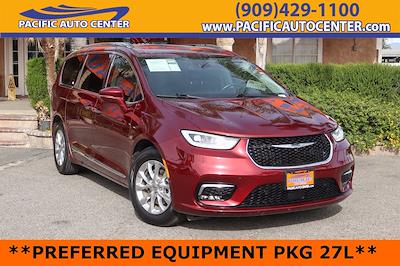 Used 2021 Chrysler Pacifica Touring L Minivan for sale #60055 - photo 1